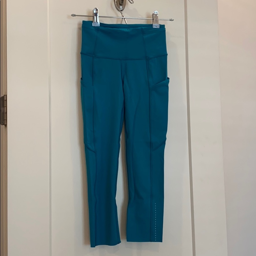 All the right places crop lululemon